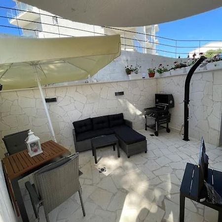 Seaesta Holiday- Modern Studio Διαμέρισμα Τρογκίρ Εξωτερικό φωτογραφία